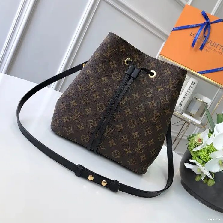 LOUIS NÉONOÉ VUITTON 0702